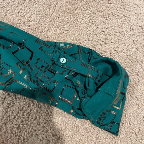 Women's NY COLLECTION Geometric Print button down long sleeve shirt - Picture 9 of 10